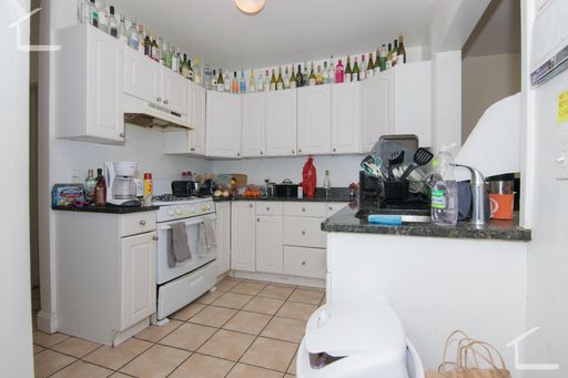 BU Housing - 4Bed 1.5Bath in Brookline (H&HW Included - Parking Available) – photo 1