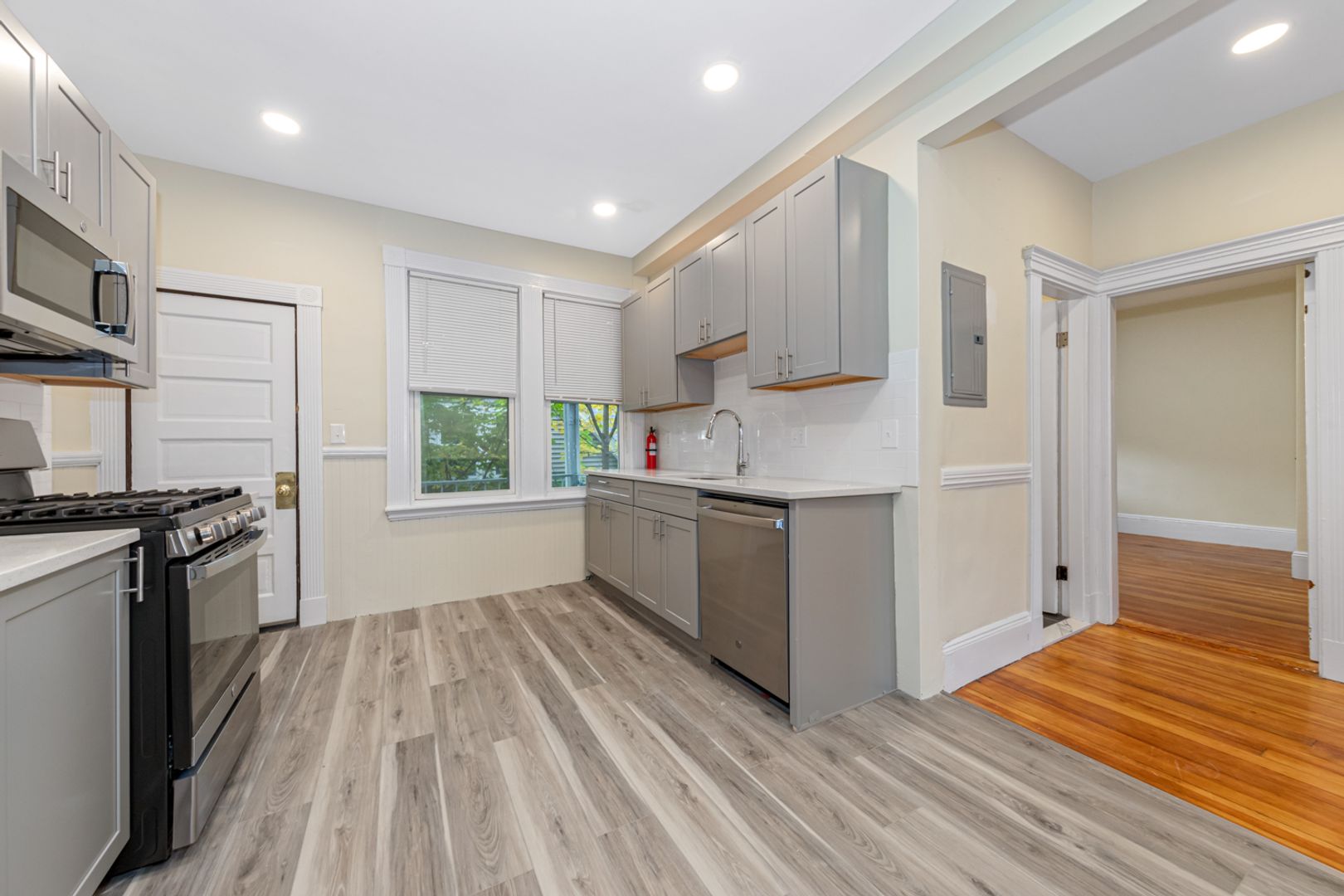 Boston Condo: 40 Brackett St