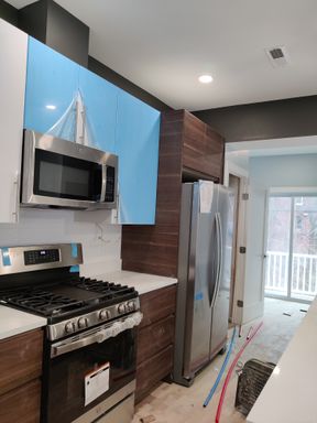 3 bed 2 Bath on Washington Sq. Central Heat/AC, In-Unit Washer and Dryer, Steps from the T Stop – photo 1