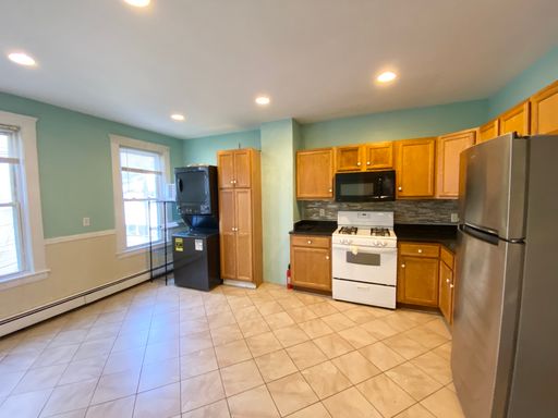 3 Bed in Mission Hill - NO BROKER FEE