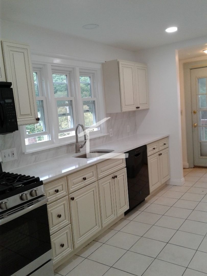 Boston House: 116 Lake Street