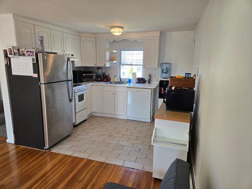 No Brokers Fee, Parking Included, In-Unit Washer and Dryer – photo 1