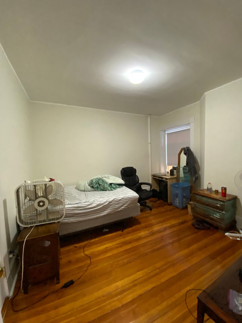 Brookline Condo: 1589 Beacon St