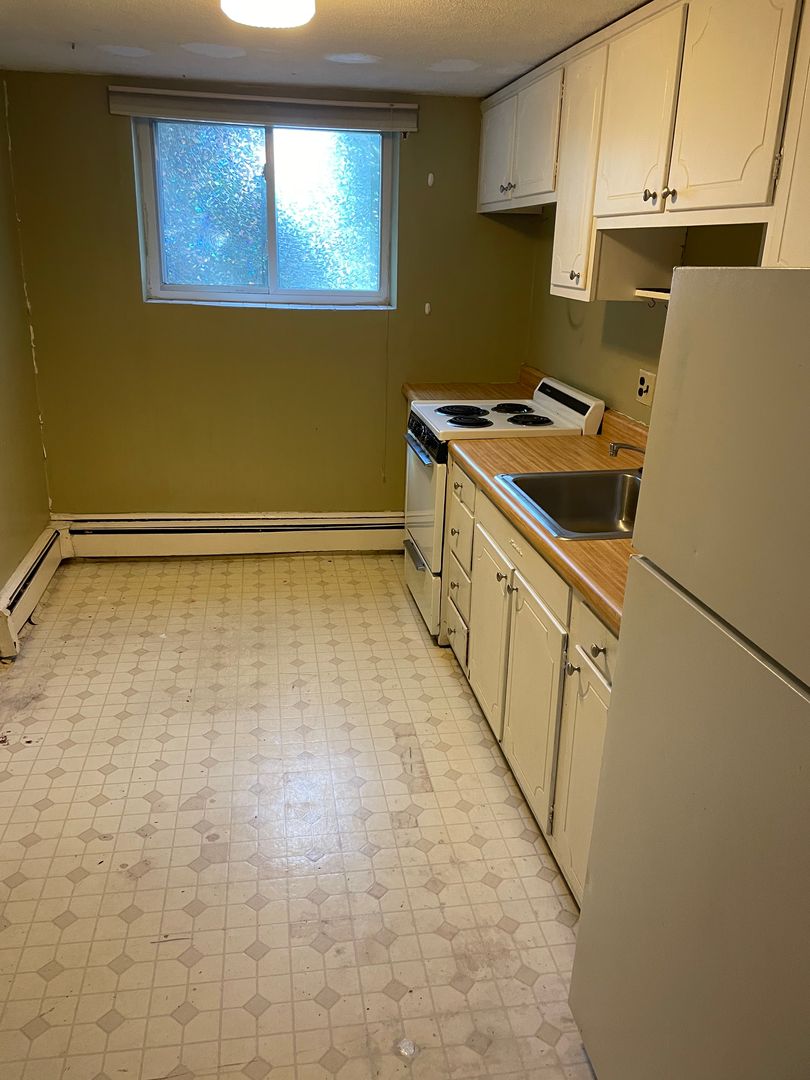 Chestnut Hill Condo: 33 Westgate Rd