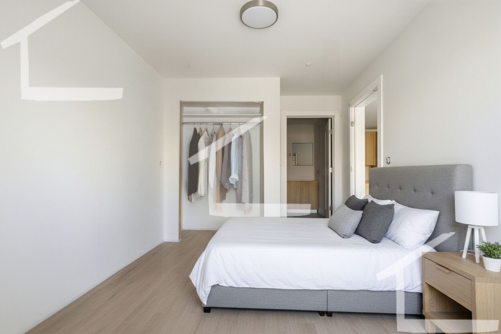 Boston Condo: 1033 Commonwealth ave