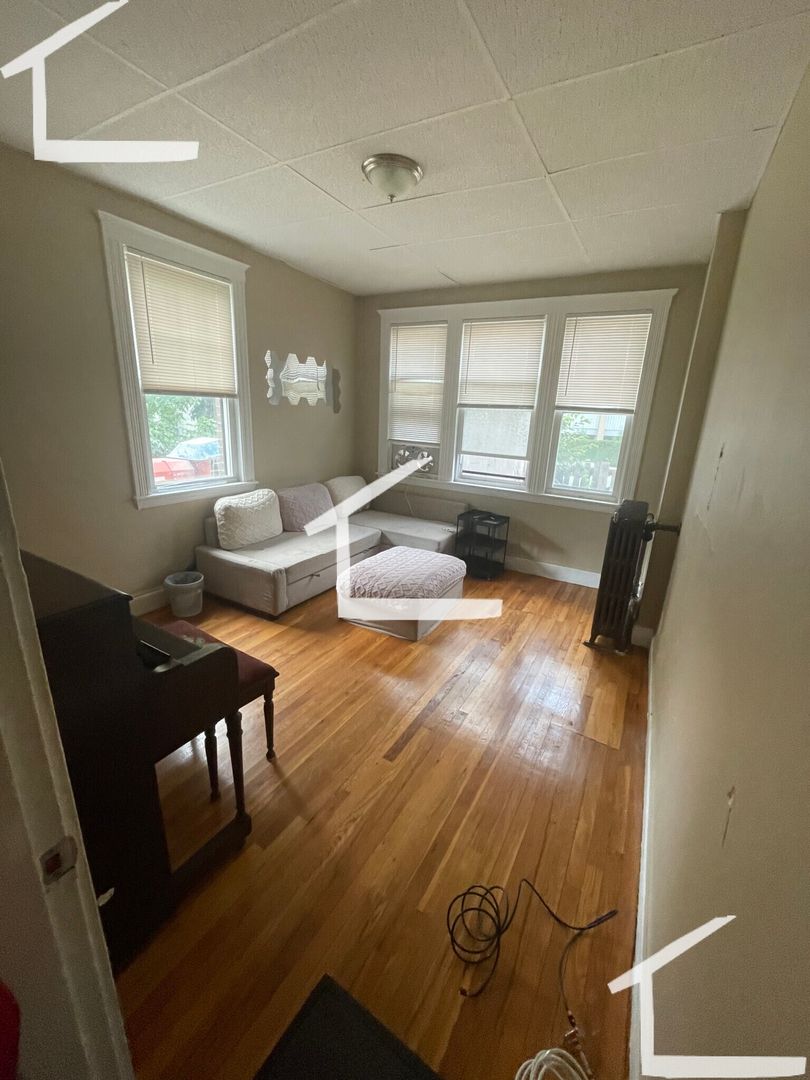Boston House: 32B Sidlaw Rd.