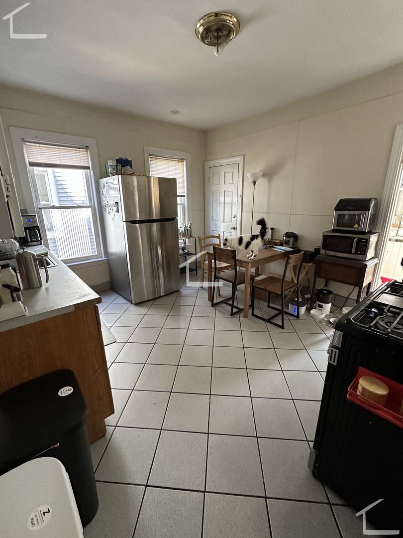 Boston House: 38 Brfainerd Rd