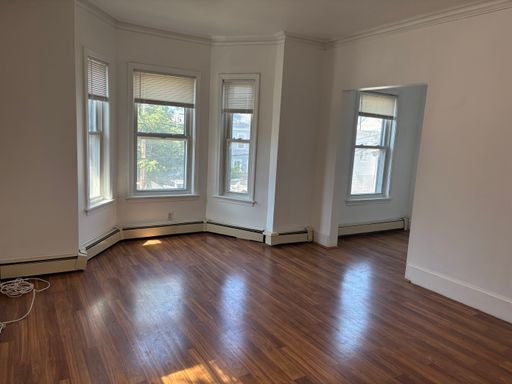 NO BROKER FEE! ALLSTON 4 BED/2 BATH WITH LAUNDRY IN-UNIT AVAIL 9/1 – photo 1