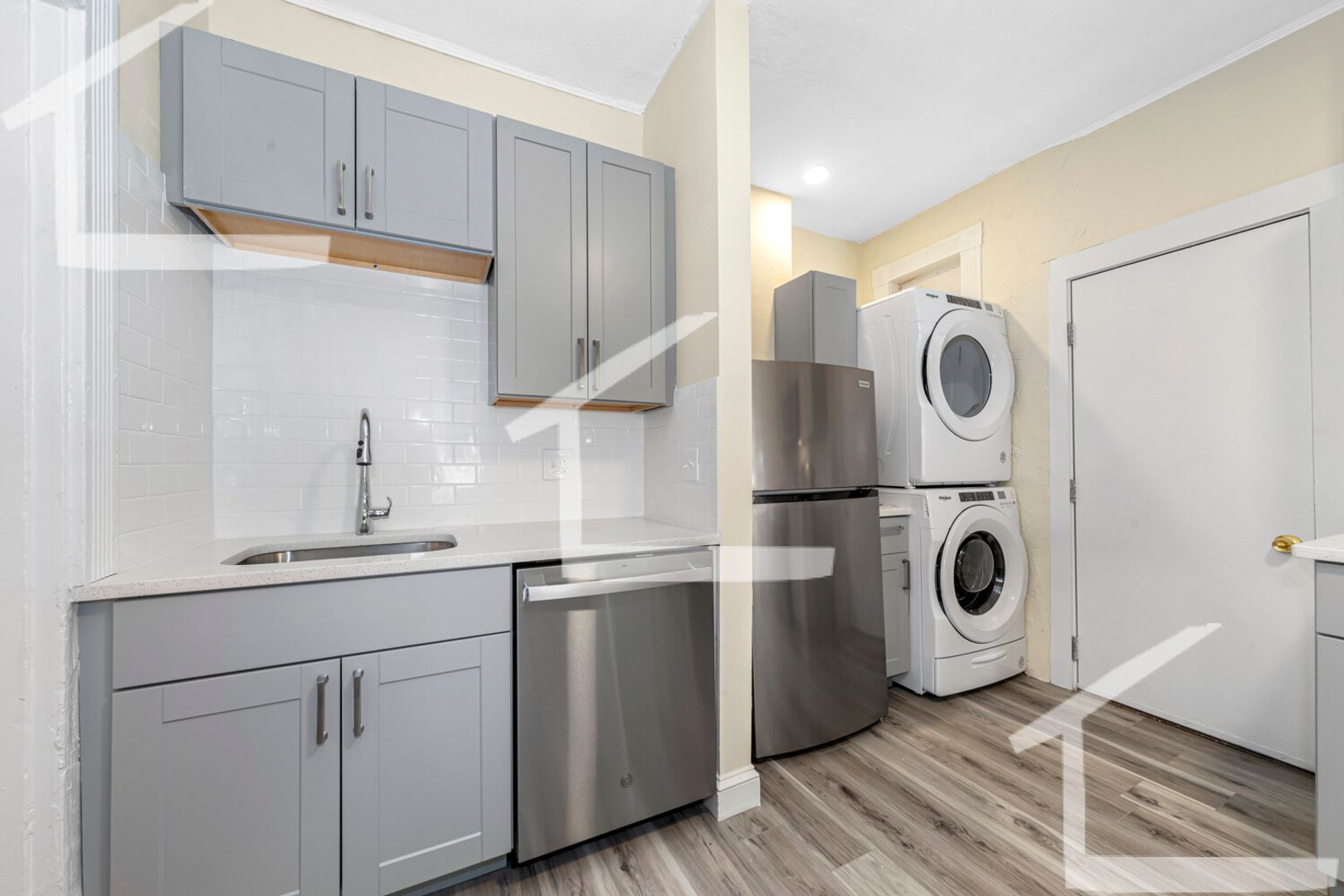 Boston Condo: 44 Brackett St