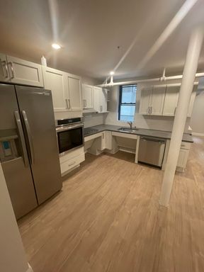 NO FEE! CLEVELAND CIRCLE 1 BEDROOM WITH RENOVATED KITCHEN AVAILABLE 9/1 – photo 1