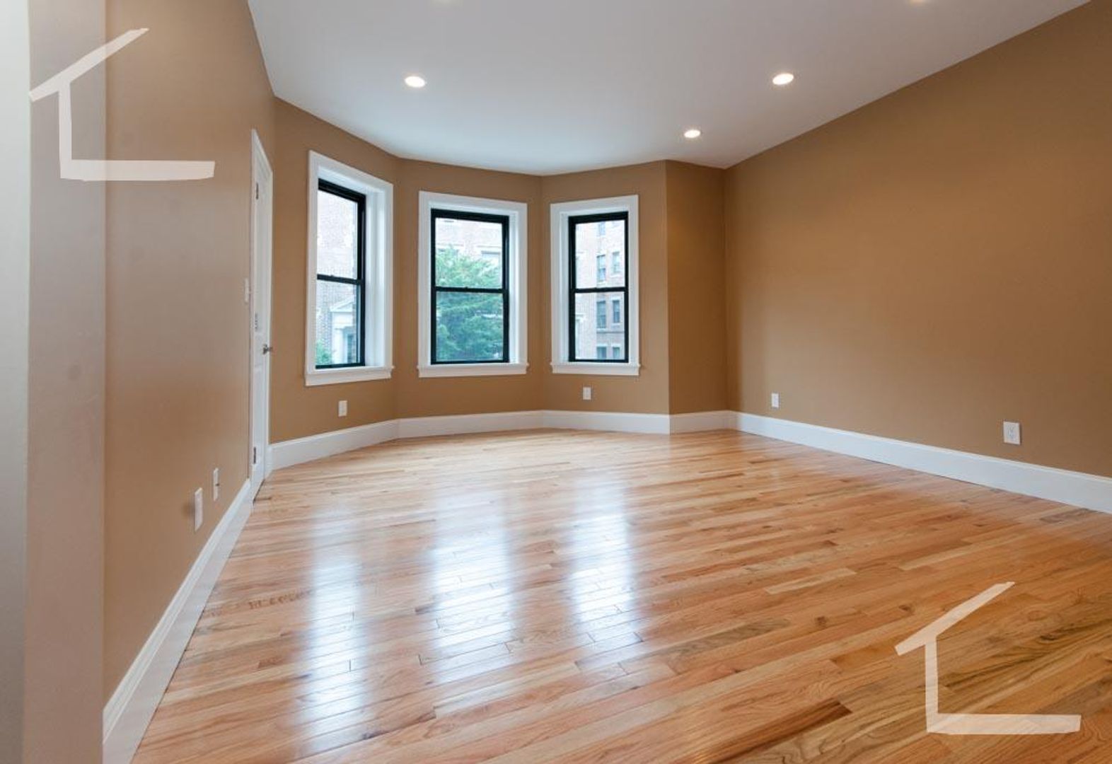 Boston Condo: 4 Lothian Rd
