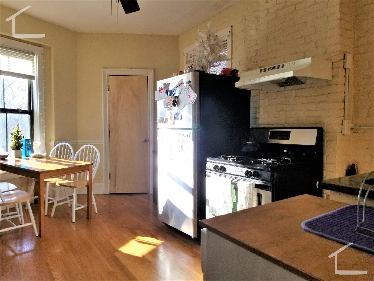 Boston Condo: 92 Hammond St