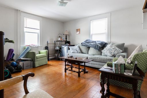 NO BROKER FEE | Renovated 2 Bed with Parking Included | Brighton – photo 1