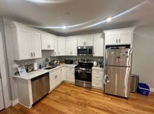 Desirable Location, Central Heat/AC, In-Unit Washer and Dryer, Eat-in Kitchen – photo 1