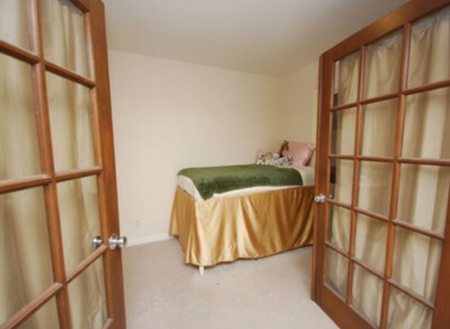 Boston Condo: 28 Symphony Rd.