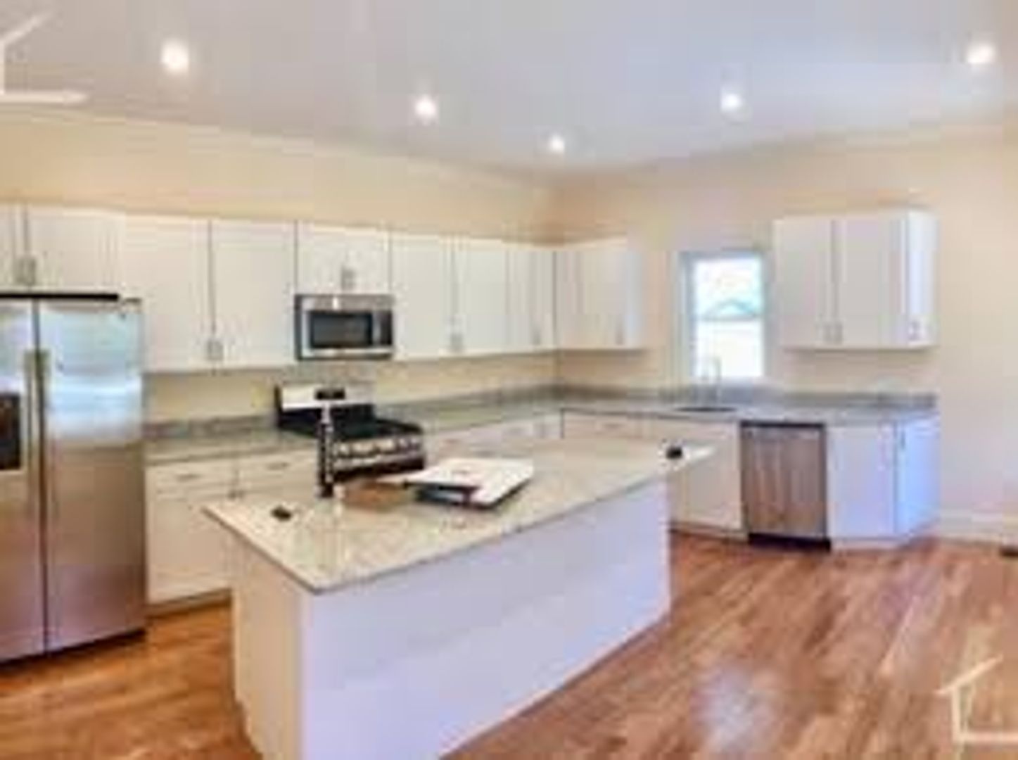 Brighton Townhome: 118 Tremont St