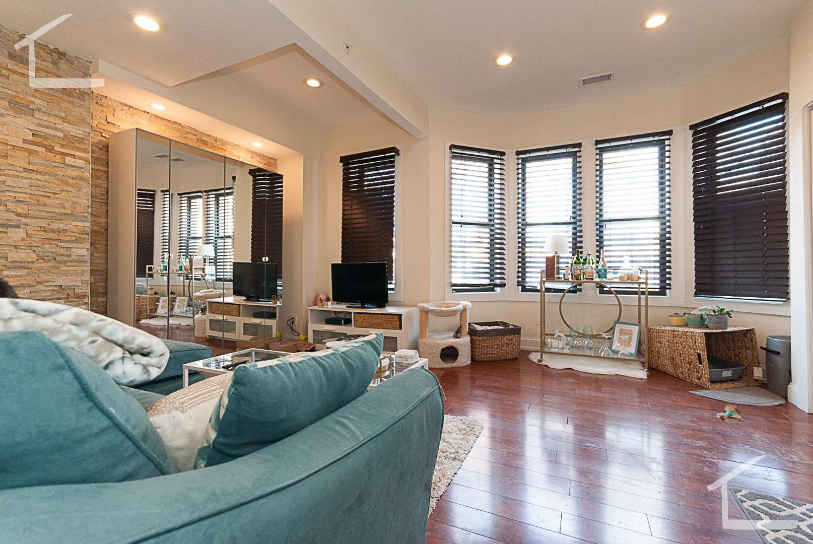 Brookline Condo: 1207 Beacon St