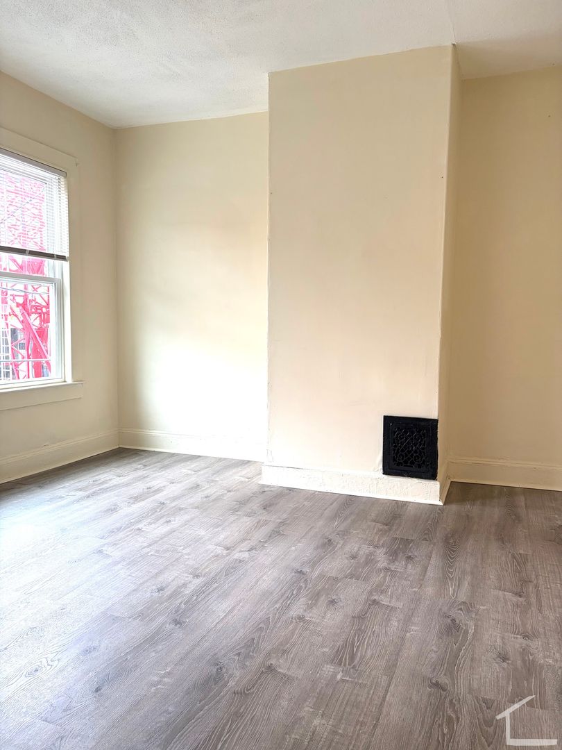 Boston Townhome: 10 Blaine St