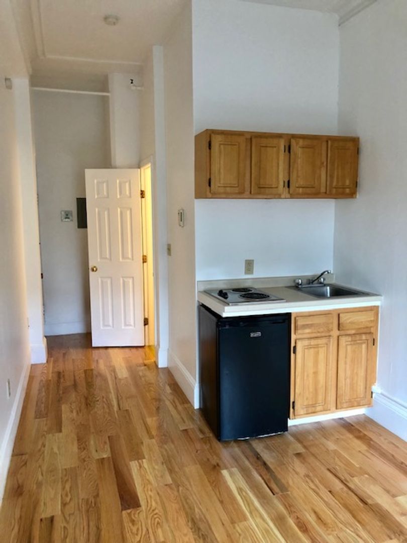 Brookline Condo: 1077 Beacon St