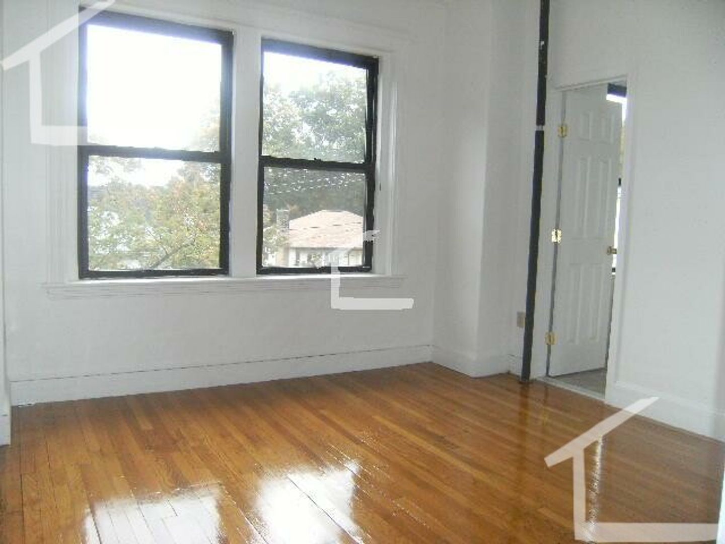 Boston Condo: 17 Cummings Rd