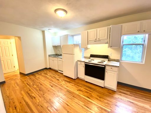 Mission Hill Area. Available September 1. Laundry, Central Heat – photo 1