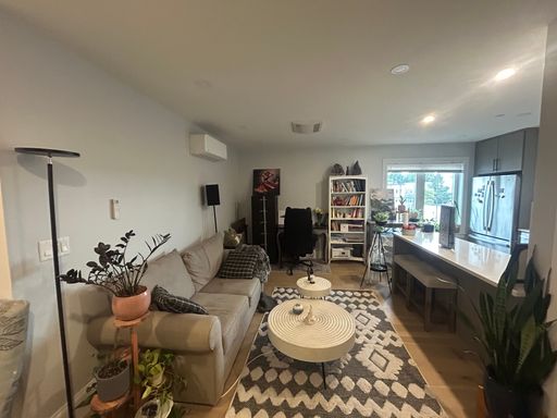 No Broker Fee | Bright 1 Bed in Brighton | Available 9/1