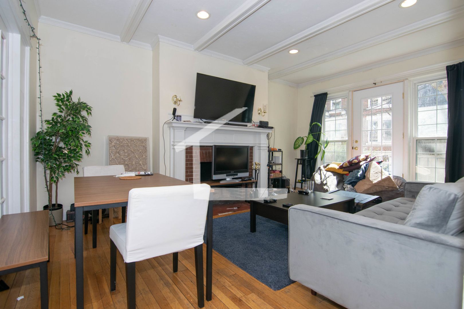 Brookline Townhome: 75 Gibbs St
