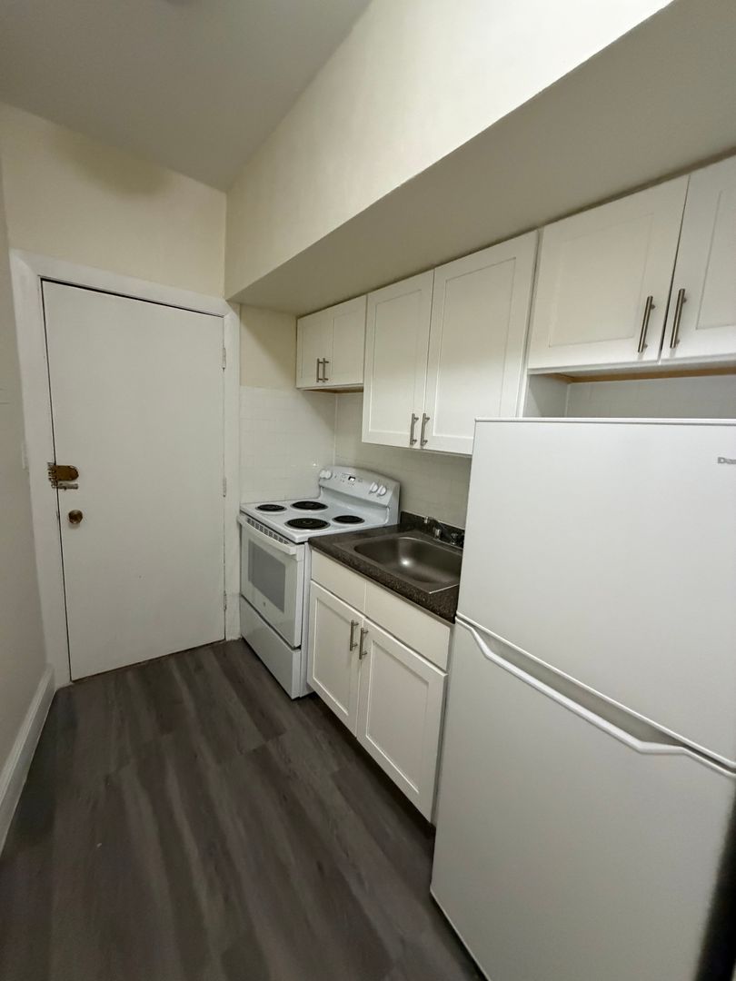 Boston House: 33 Lancaster Terr