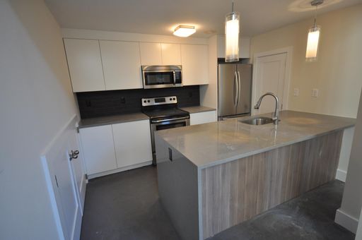 No Brokers Fee, Central Heat/AC, In-Unit Washer and Dryer, Large Fully Renovated, Eat-in Kitchen – photo 1