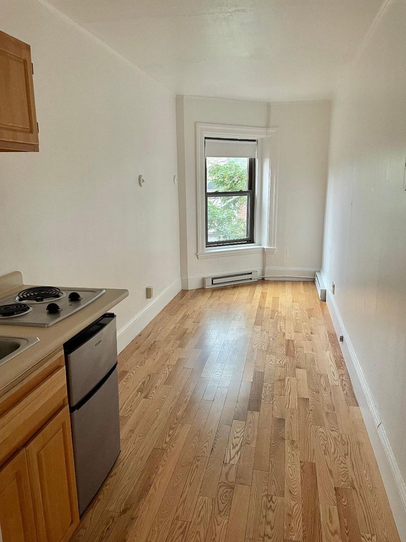 Boston House: 1061 Beacon St