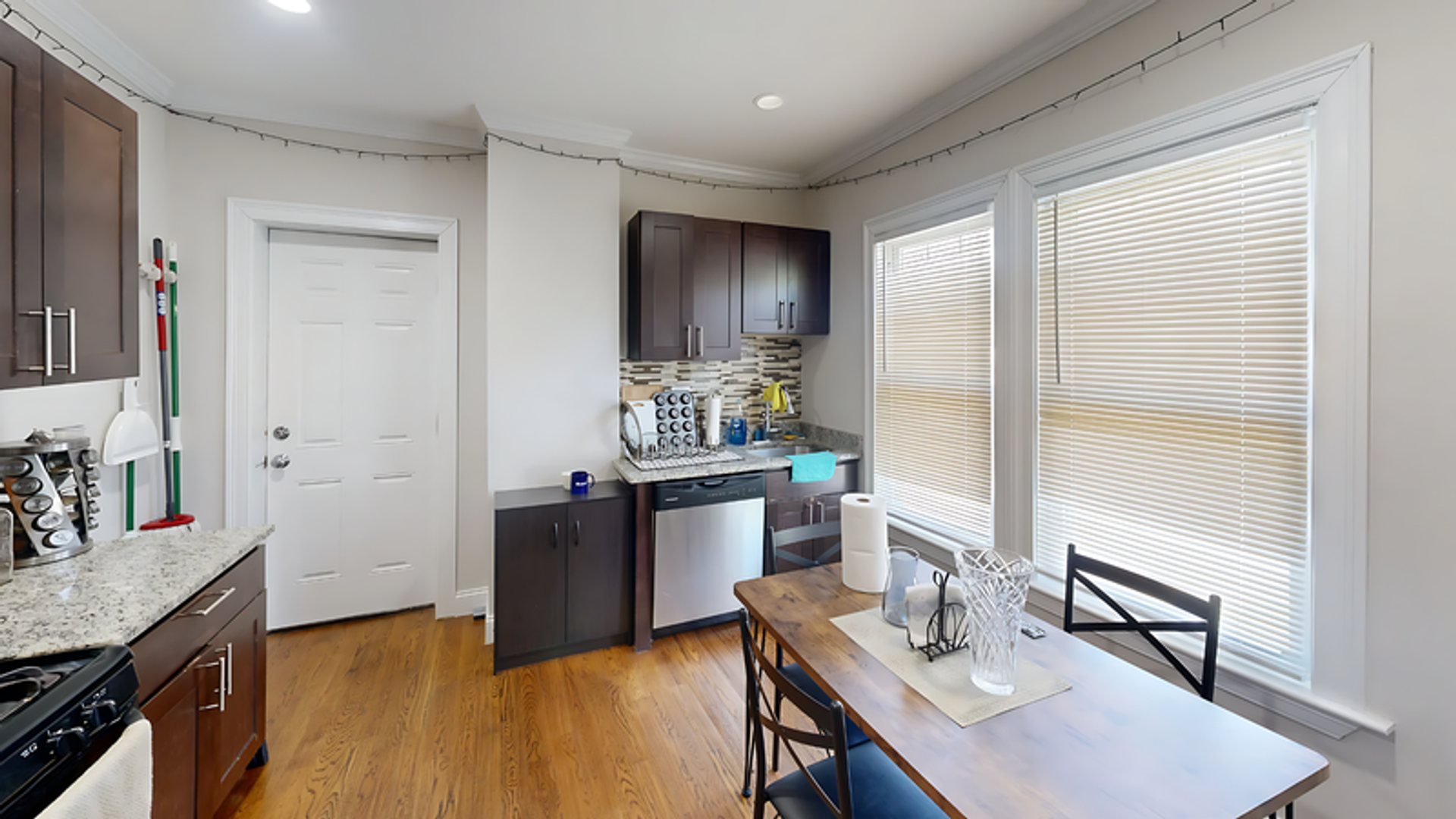 Boston House: 2973 Washington St