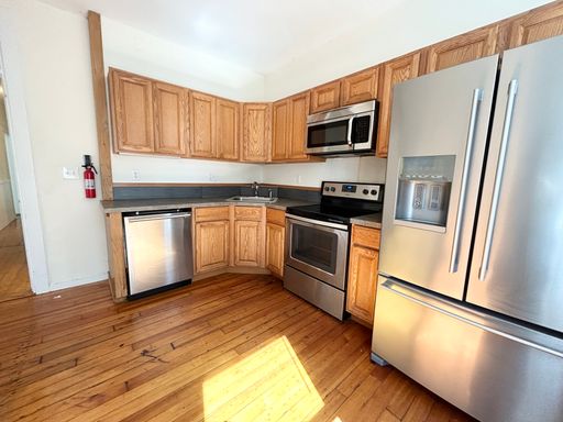 Huge 4-Bed on Folsom Ave — Prime Mission Hill Location with 1.5 Baths + Parking Available