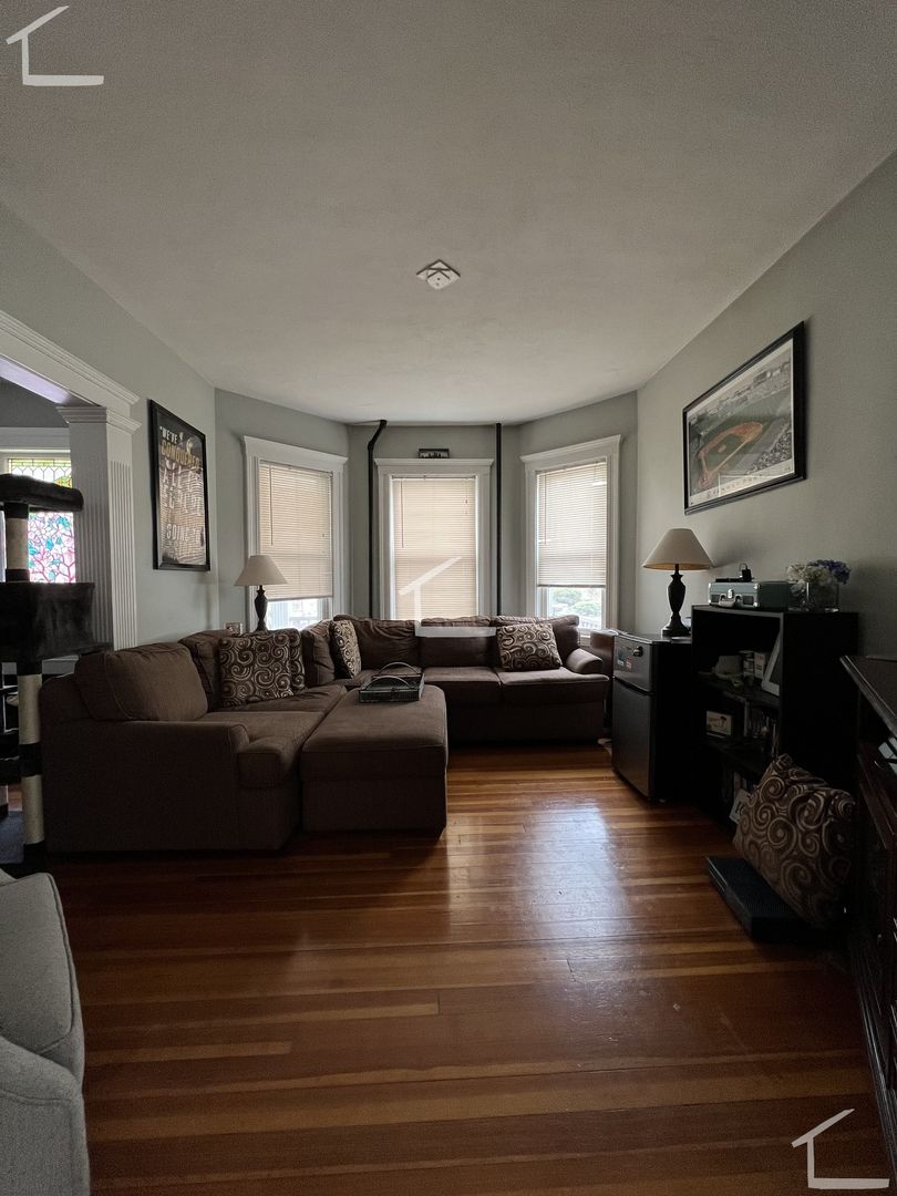 Boston House: 32 Justin Rd