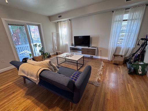NO BROKER FEE!! CENTRAL AIR! **HUGE** 4 BED/2 BATH ALLSTON TOWNHOUSE AVAIL 9/1 – photo 1