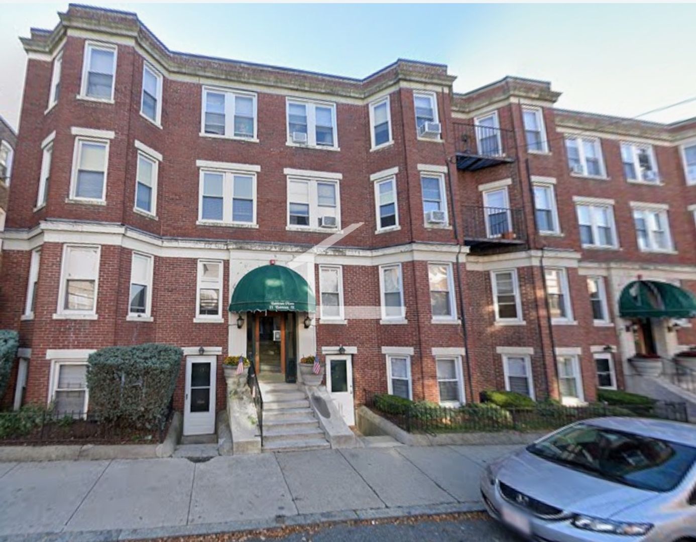 Boston House: 11 Barrows St