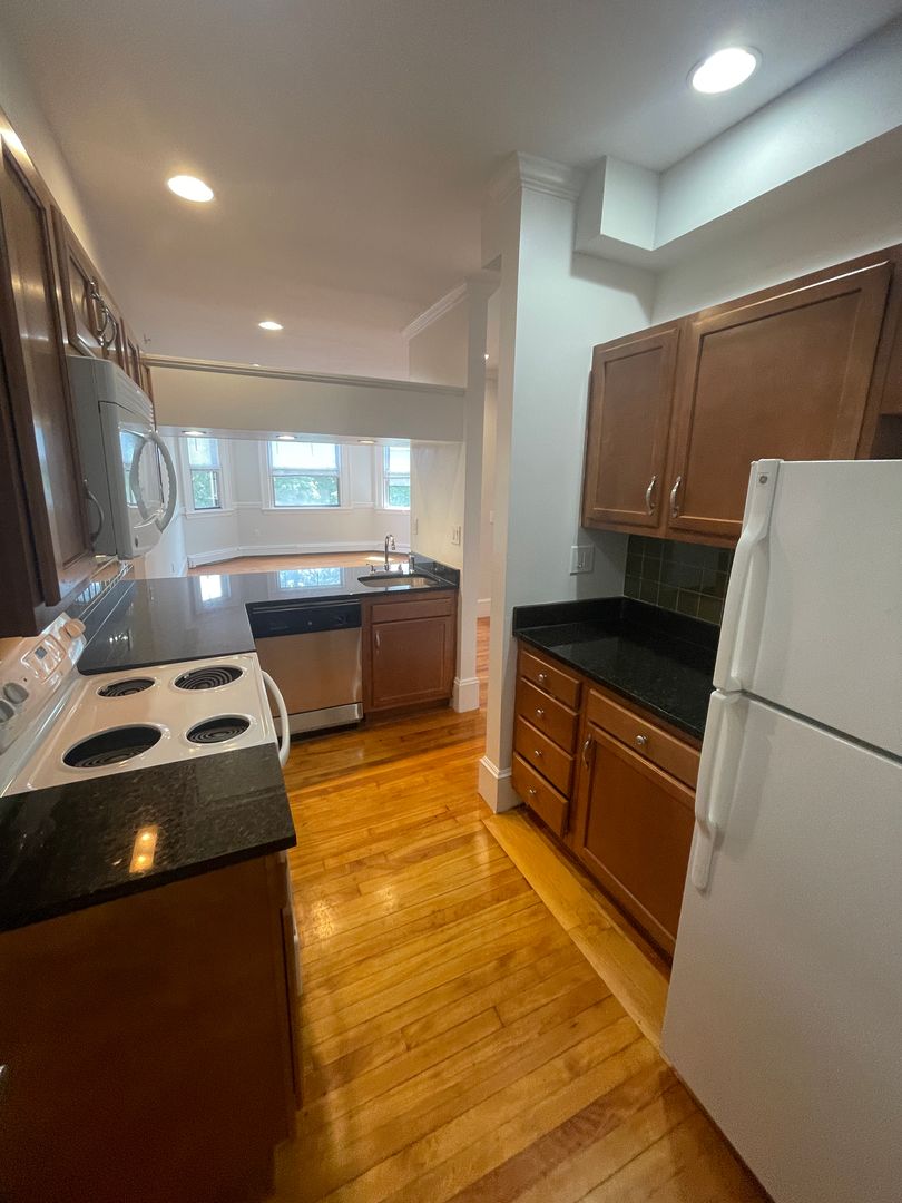 Newton Condo: 457 Centre Street