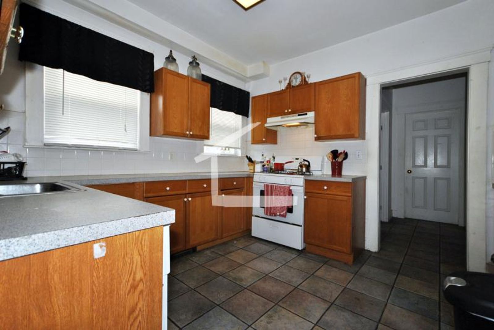 Boston Condo: 144 Brooks St