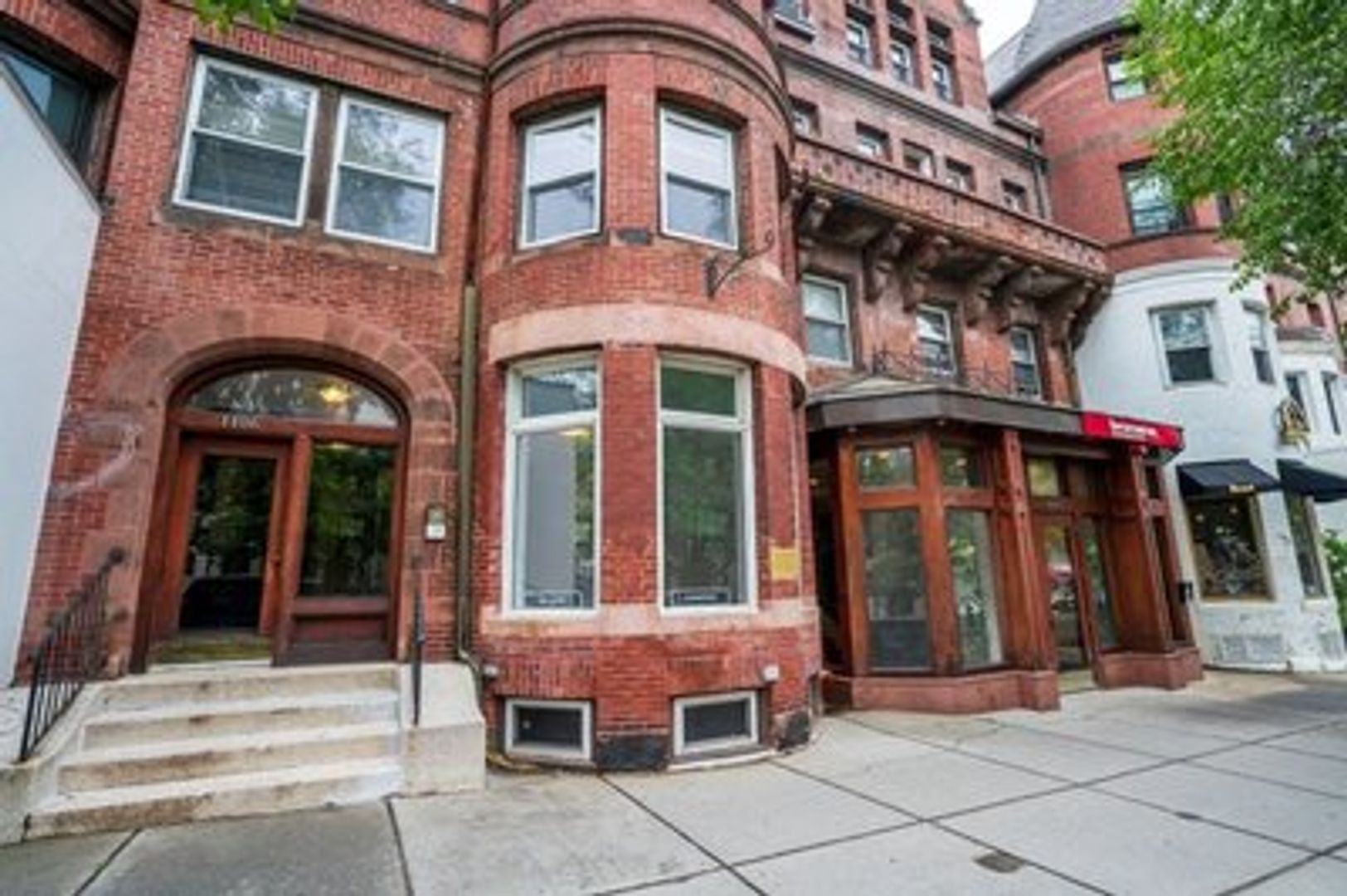 Brookline Condo: 1406 Beacon St.