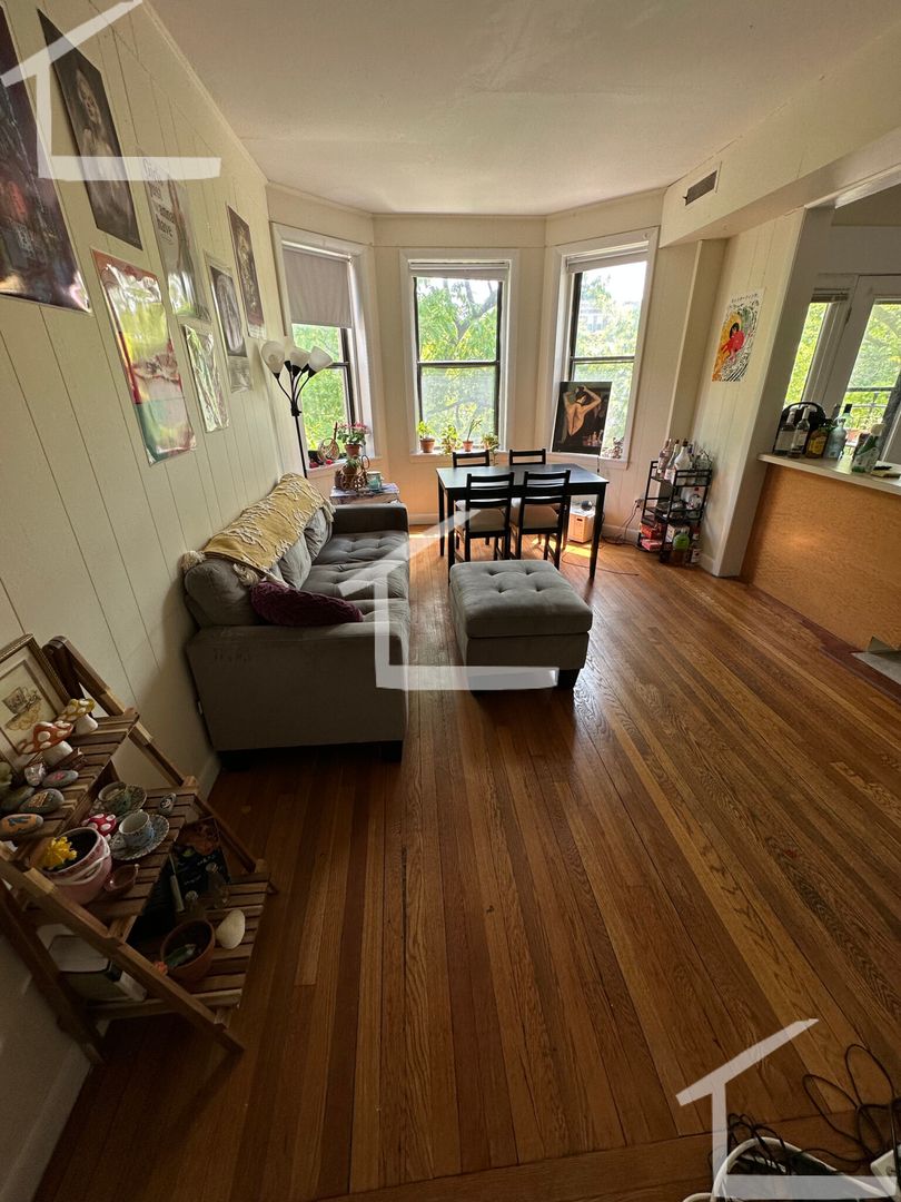 Boston House: 1135 Commonwealth Ave