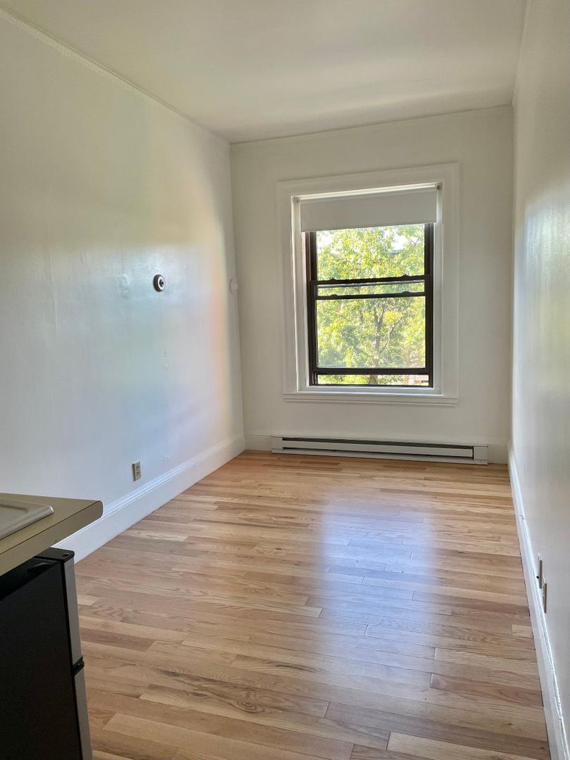 Brookline Condo: 1066 Beacon St