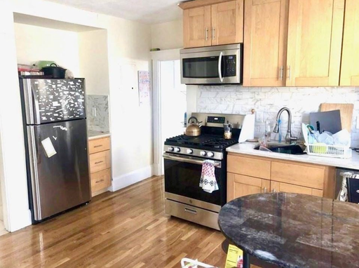 No brokers Fee Unit in Fort Hill, Free Laundry, Eat-in Kitchen, New Kitchen Apploances – photo 1