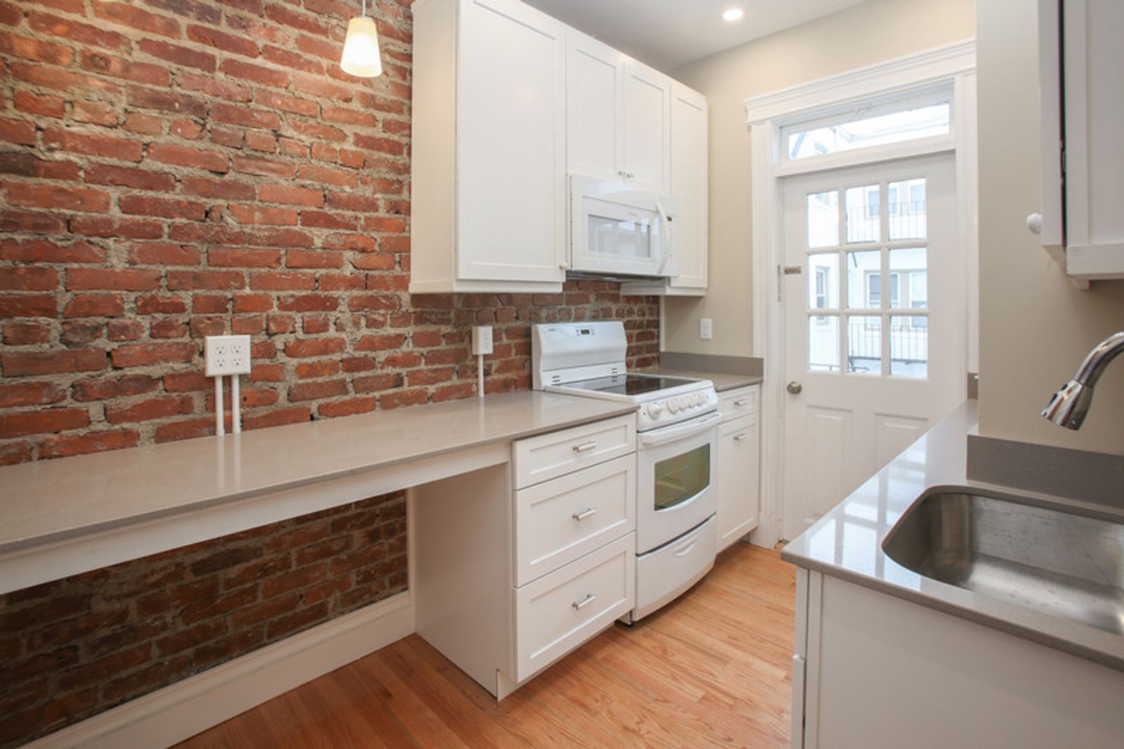 Boston Townhome: 26 Fenway