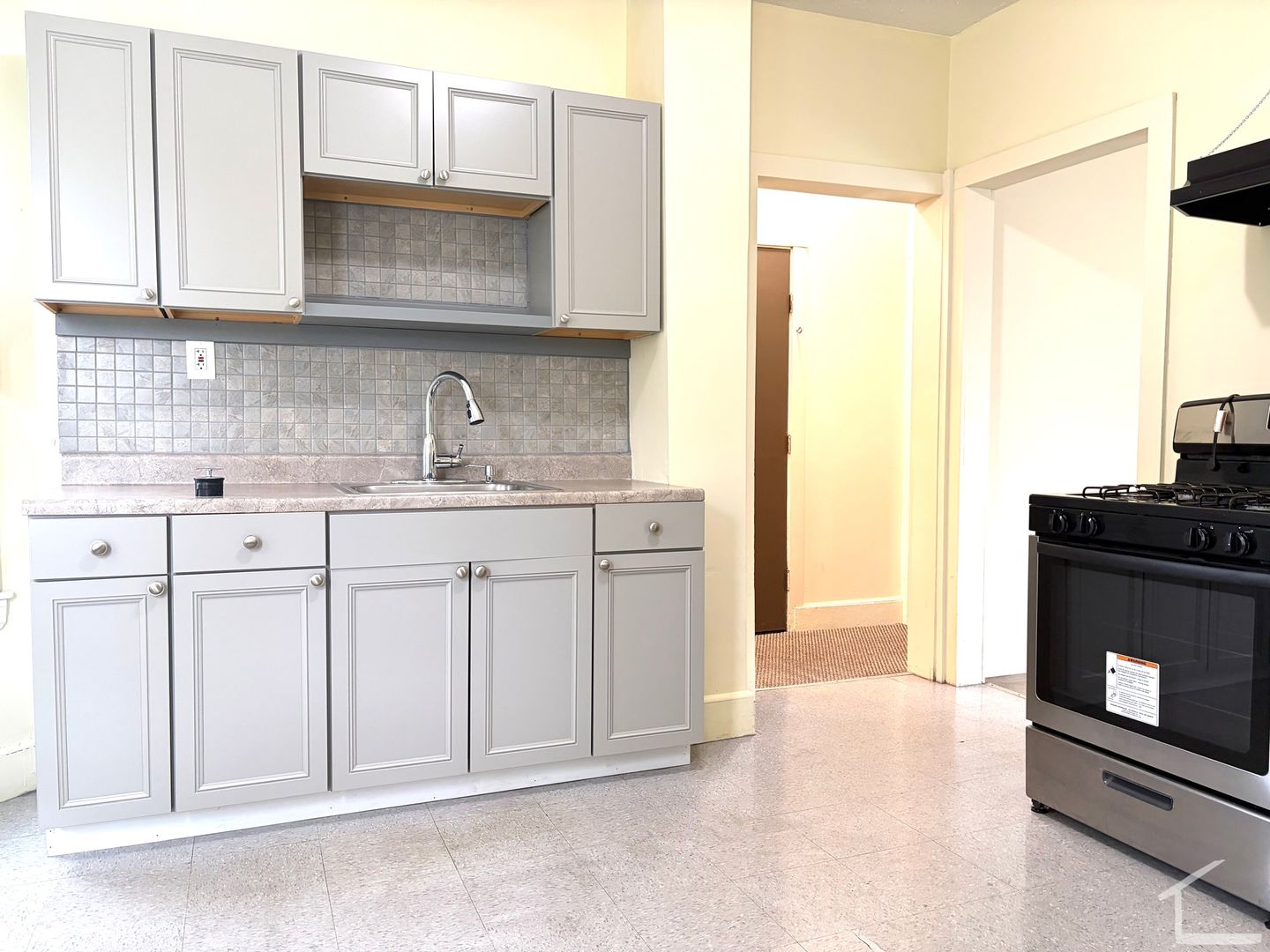 Boston Townhome: 20 Blaine St