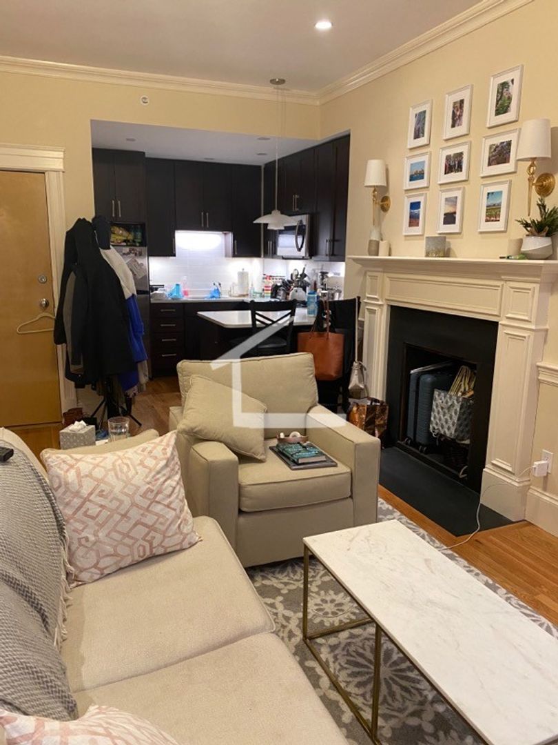 Boston Condo: 871 Beacon St