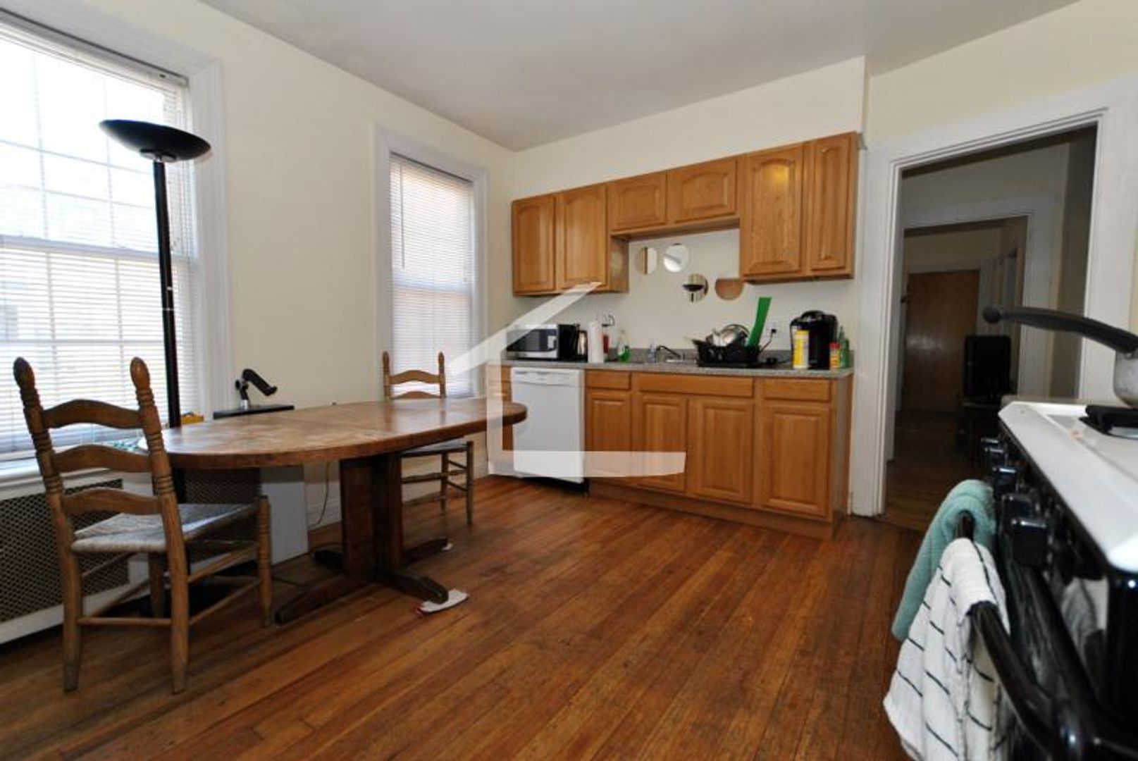 Boston House: 243 N Harvard St
