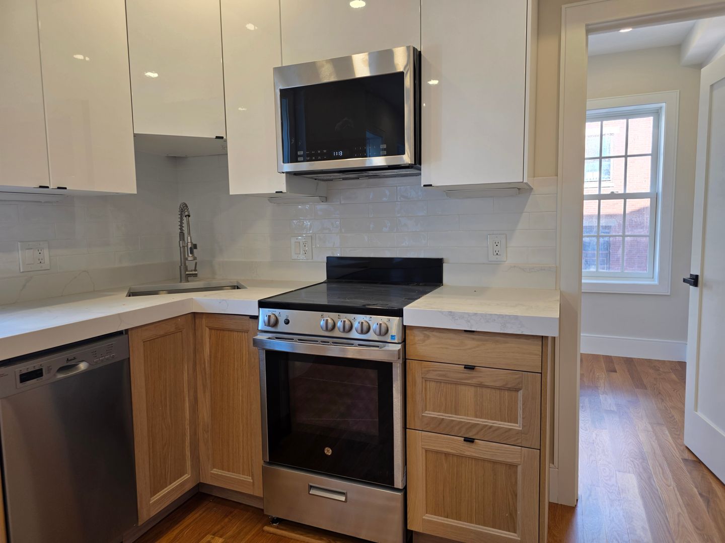 Boston Condo: 18D Winchester St