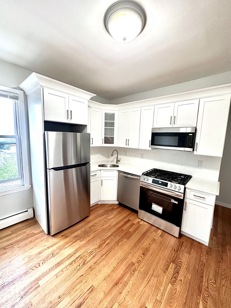 Boston House: 10B Buckley Ave.