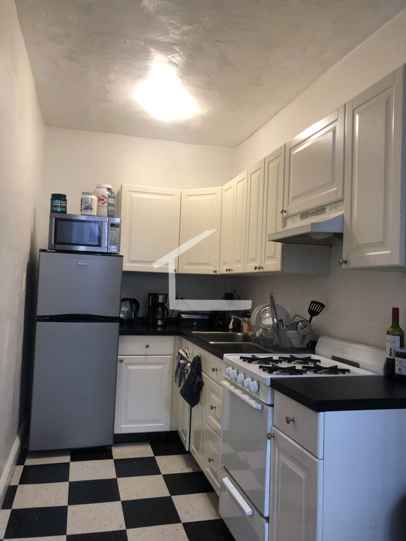 Boston House: 122 Brainerd Rd