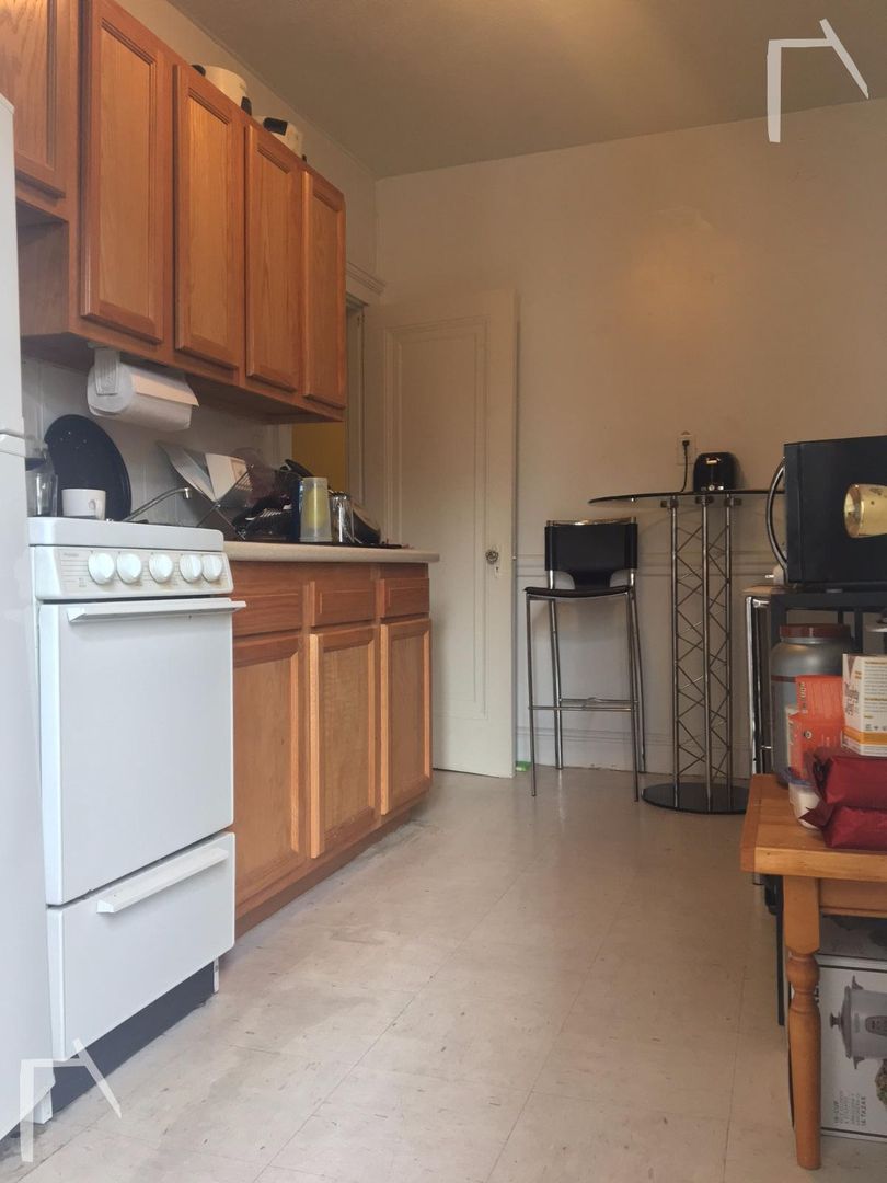 Boston House: 116 Washington St
