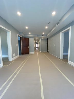 Fully Renovated, Central Heat/AC, Large bedrooms, Central Location. Laundry on a Site – photo 1